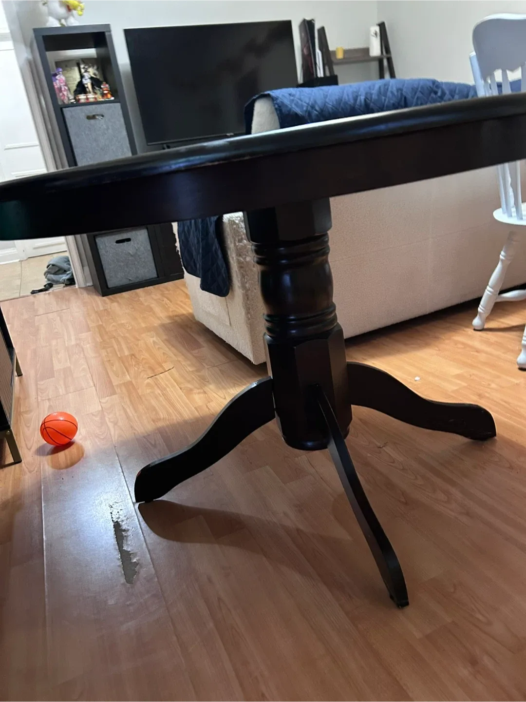 Round Wooden Dining Table with Chair image indicator(2)