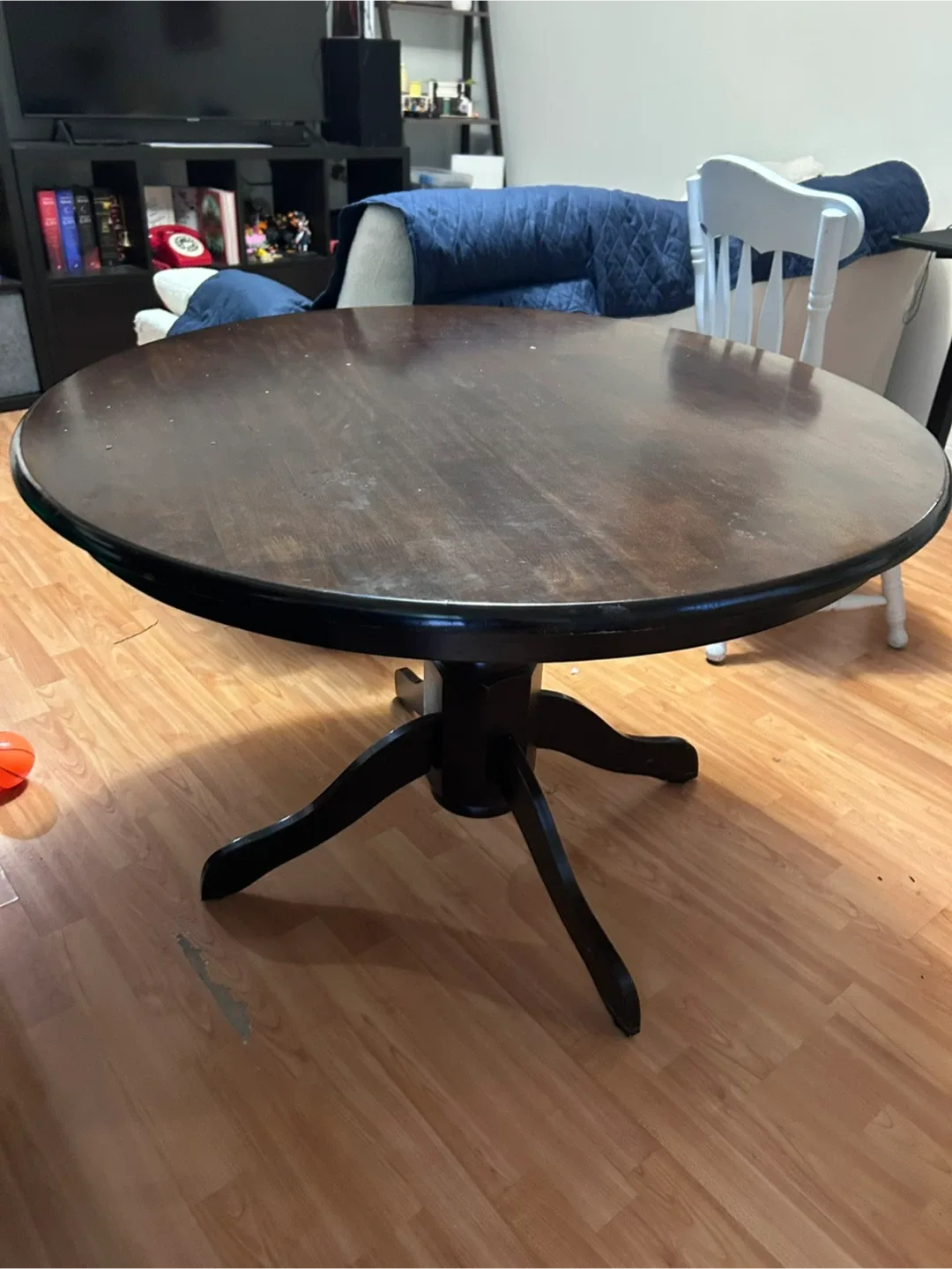 Round Wooden Dining Table with Chair image indicator(3)