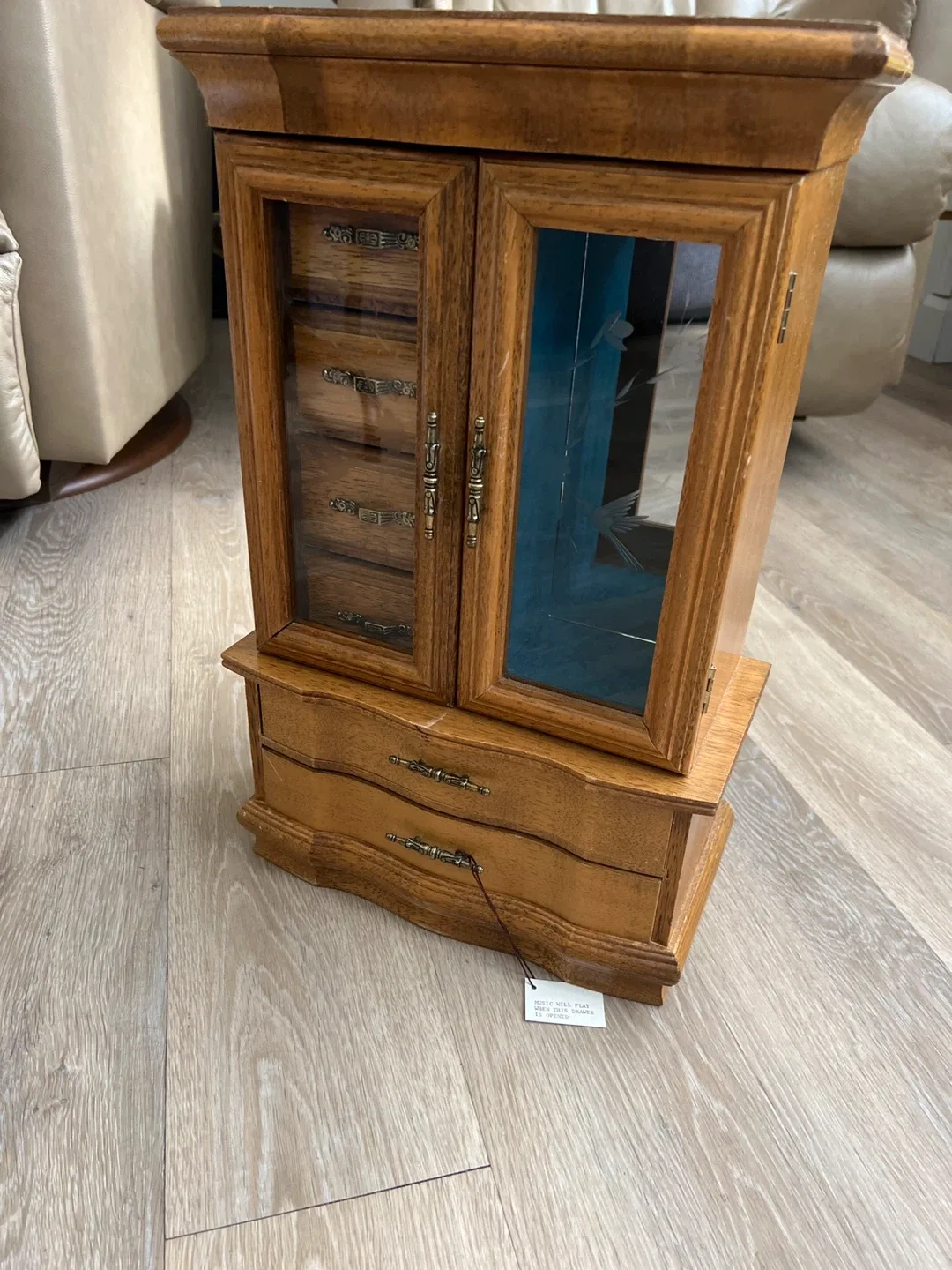 Musical Wooden Jewellery Cabinet image indicator(3)