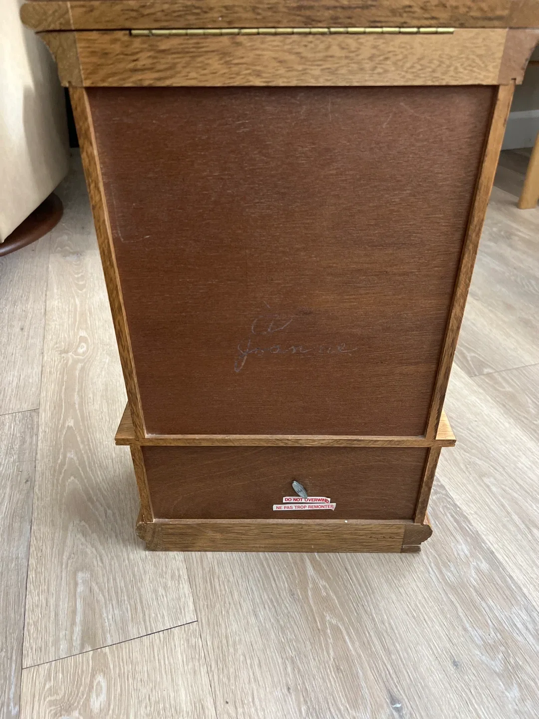 Musical Wooden Jewellery Cabinet image indicator(2)