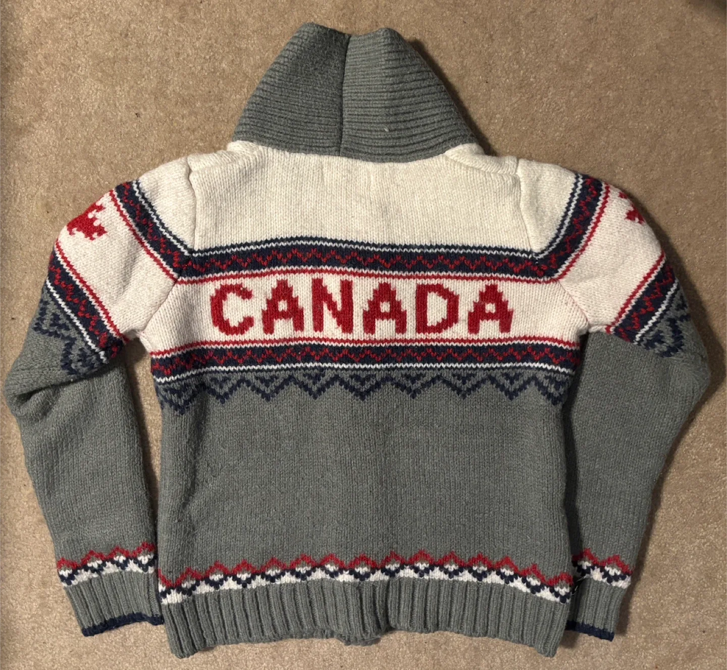 Canadiana XL/TG Grey & White Cardigan image indicator(2)