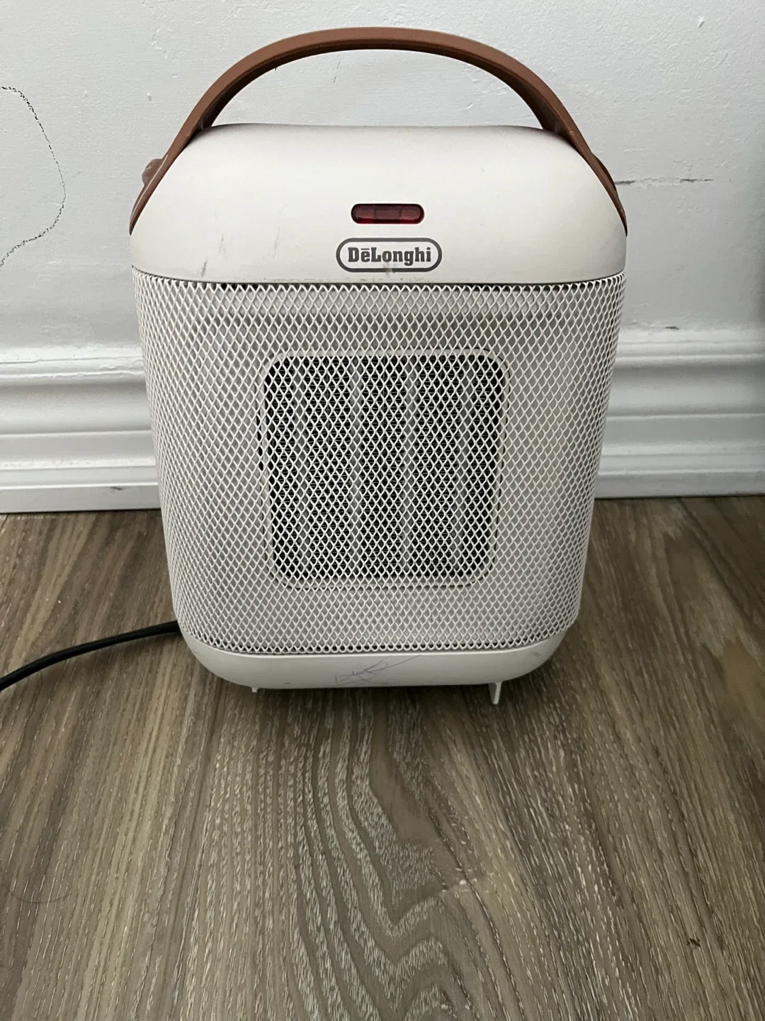 DeLonghi Ceramic Heater thumbnail