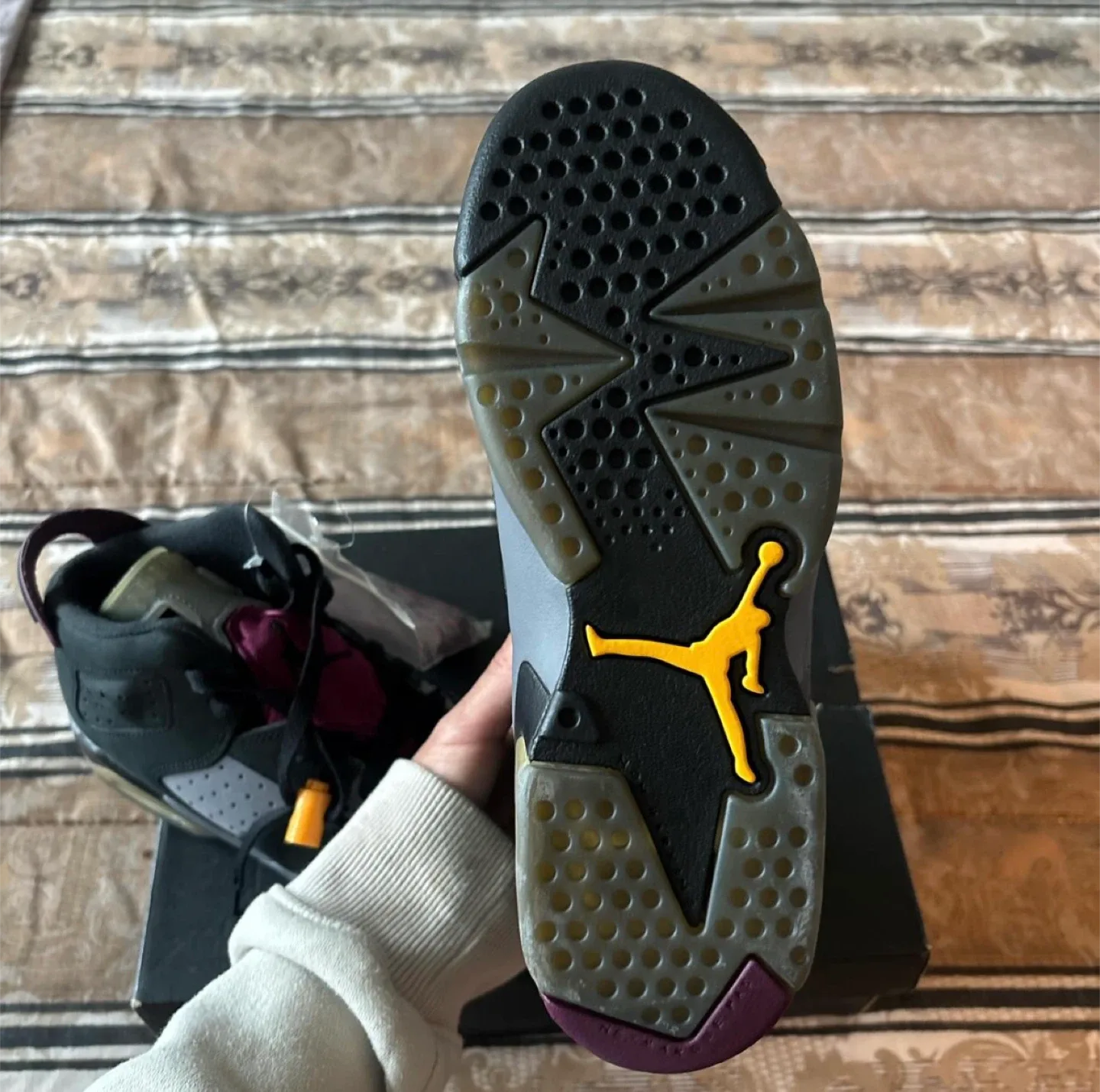 Nike Air Jordan 6 Bordeaux Size 5.5Y image indicator(3)