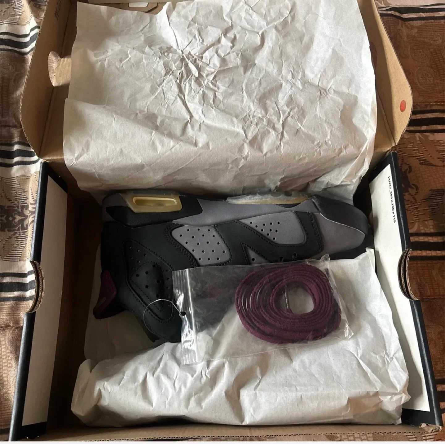 Nike Air Jordan 6 Bordeaux Size 5.5Y image indicator(5)