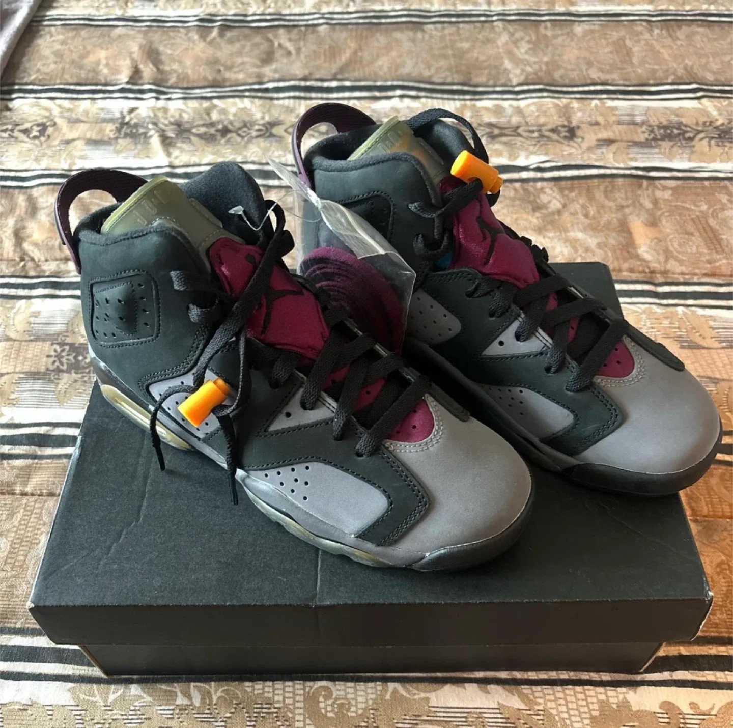 Nike Air Jordan 6 Bordeaux Size 5.5Y image indicator(4)