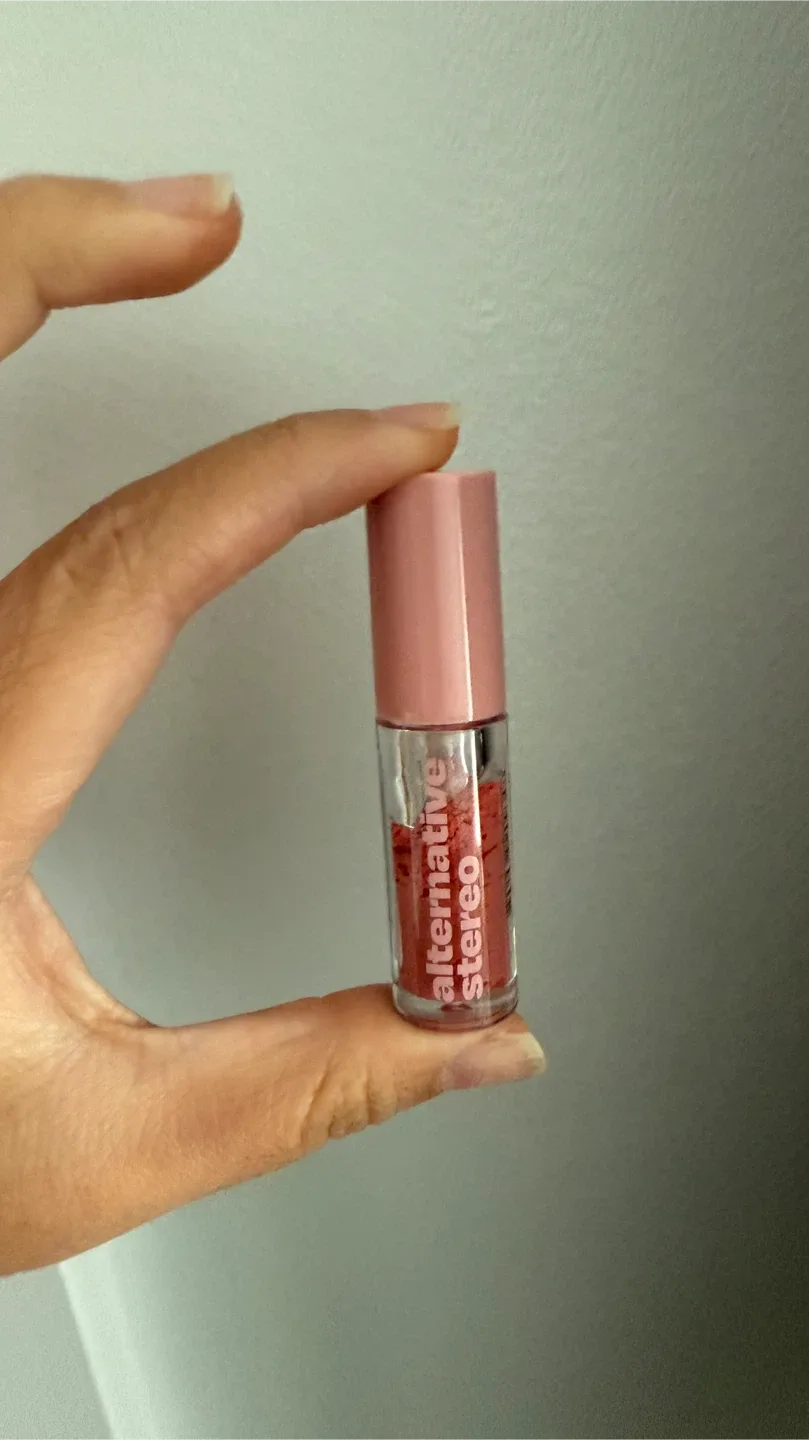 Alternative Stereo lip gloss