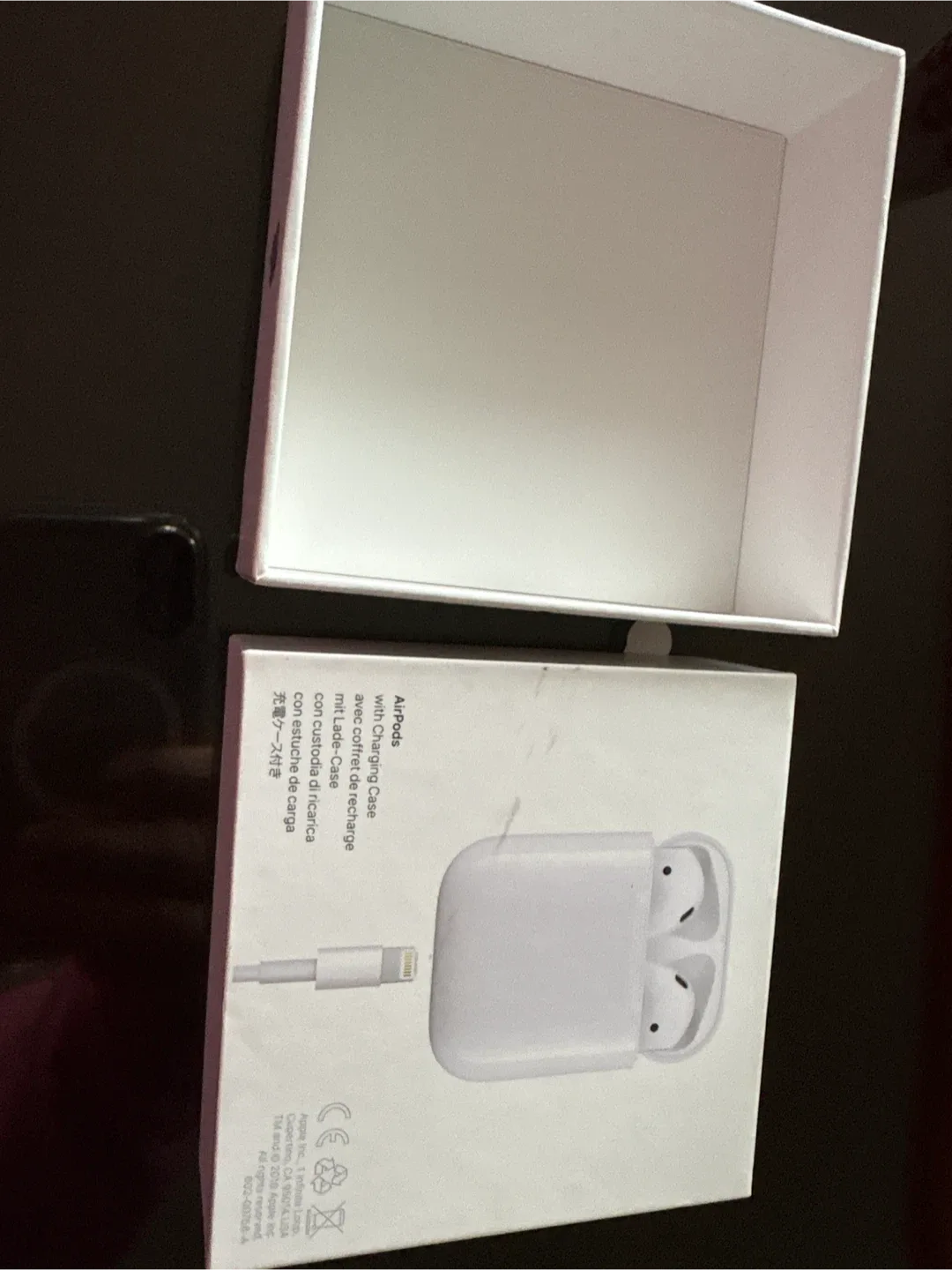 Empty Apple AirPods Case image indicator(2)