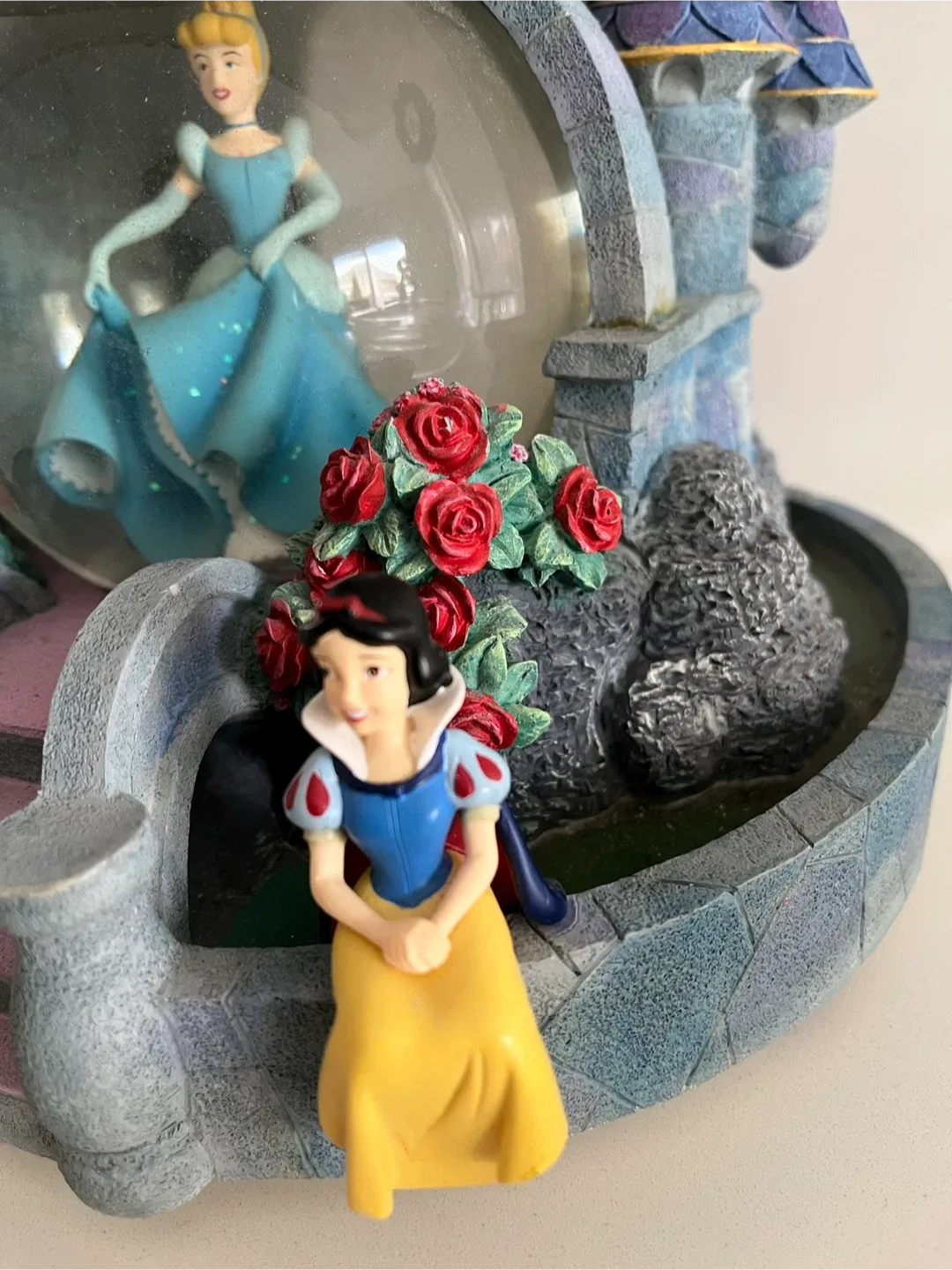 Disney Princess Castle Musical Snow Globe image indicator(5)