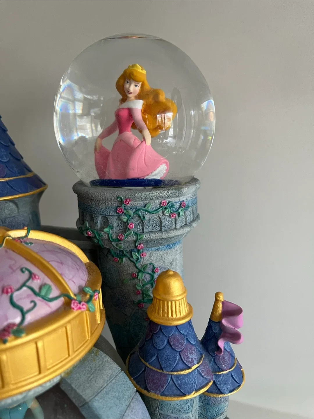 Disney Princess Castle Musical Snow Globe image indicator(2)