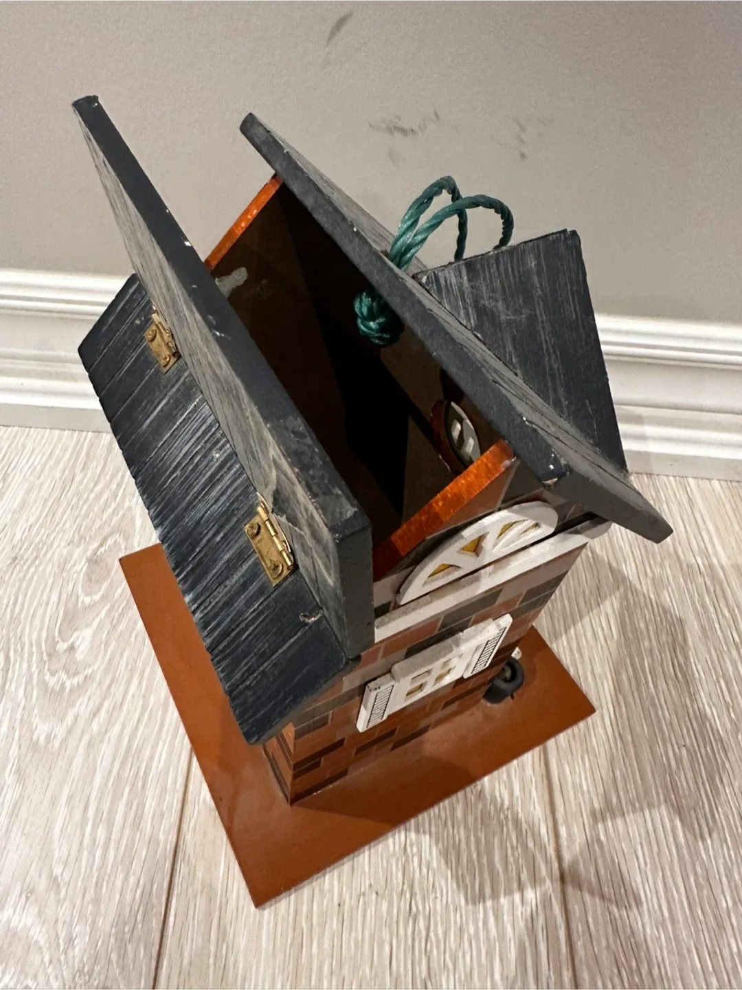 Decorative Wooden Birdhouse image indicator(5)