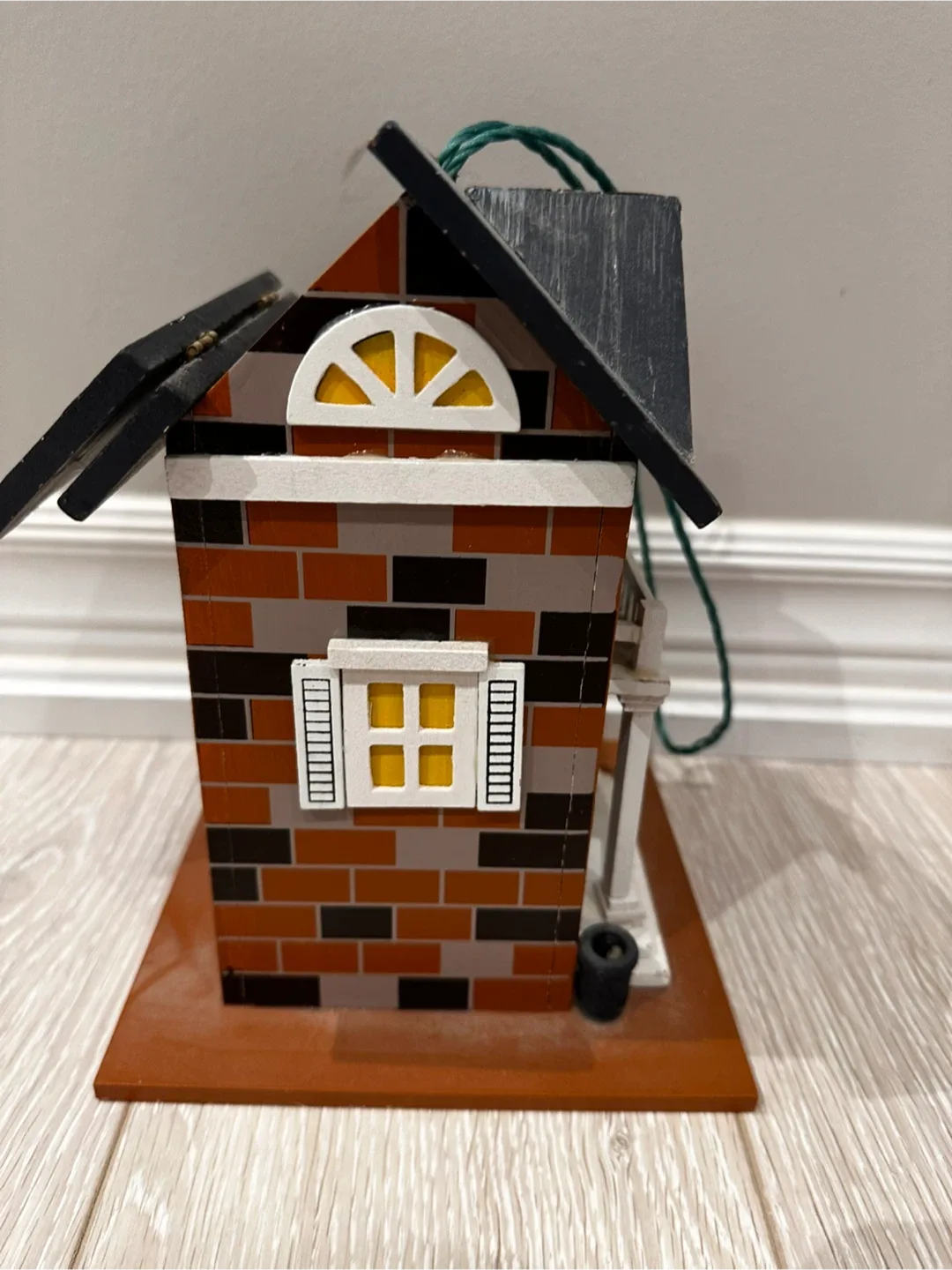 Decorative Wooden Birdhouse image indicator(4)