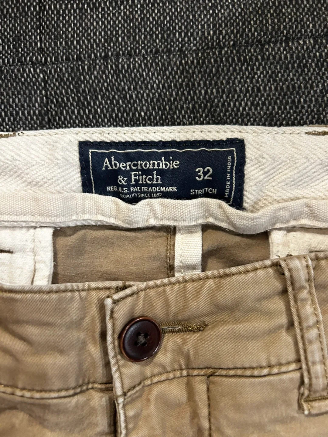 Abercrombie & Fitch + Vans Shorts -Size 32 image indicator(2)
