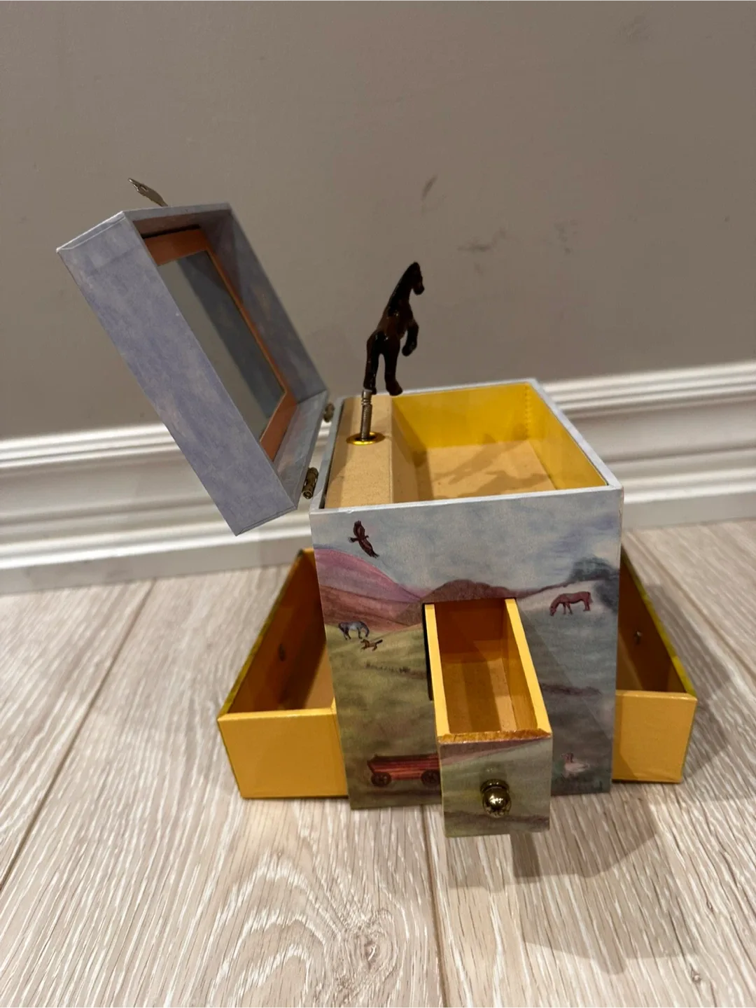 Vintage Horse Ranch Music Box image indicator(3)