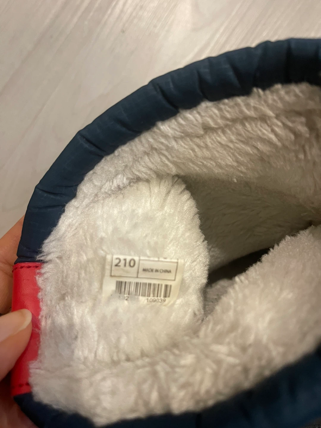 Kids Winter Boots - Size 210cm - photo 3