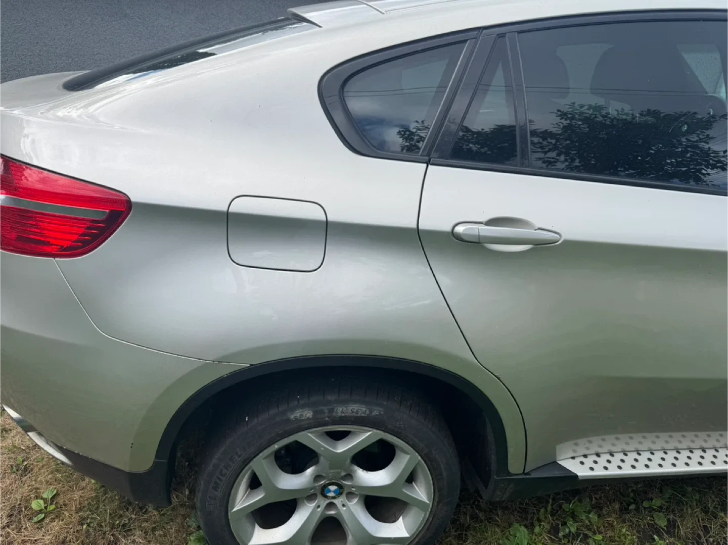 BMW X6 Silver SUV image indicator(3)