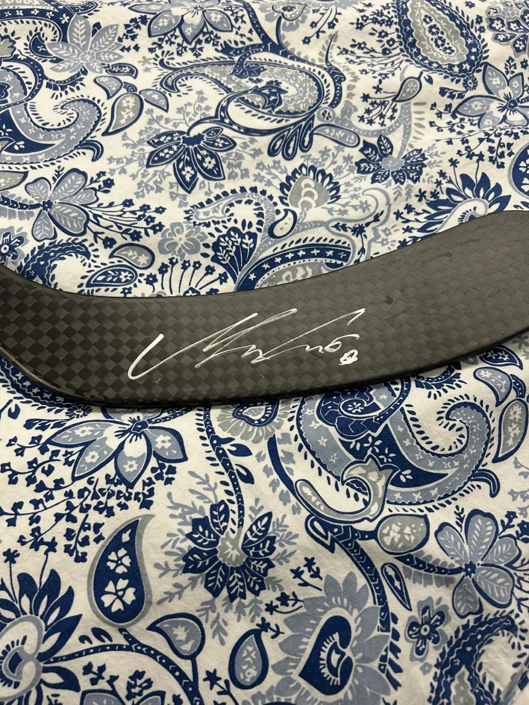 Warrior Alpha DX Hockey Stick signed by Michael Granlund image indicator(3)