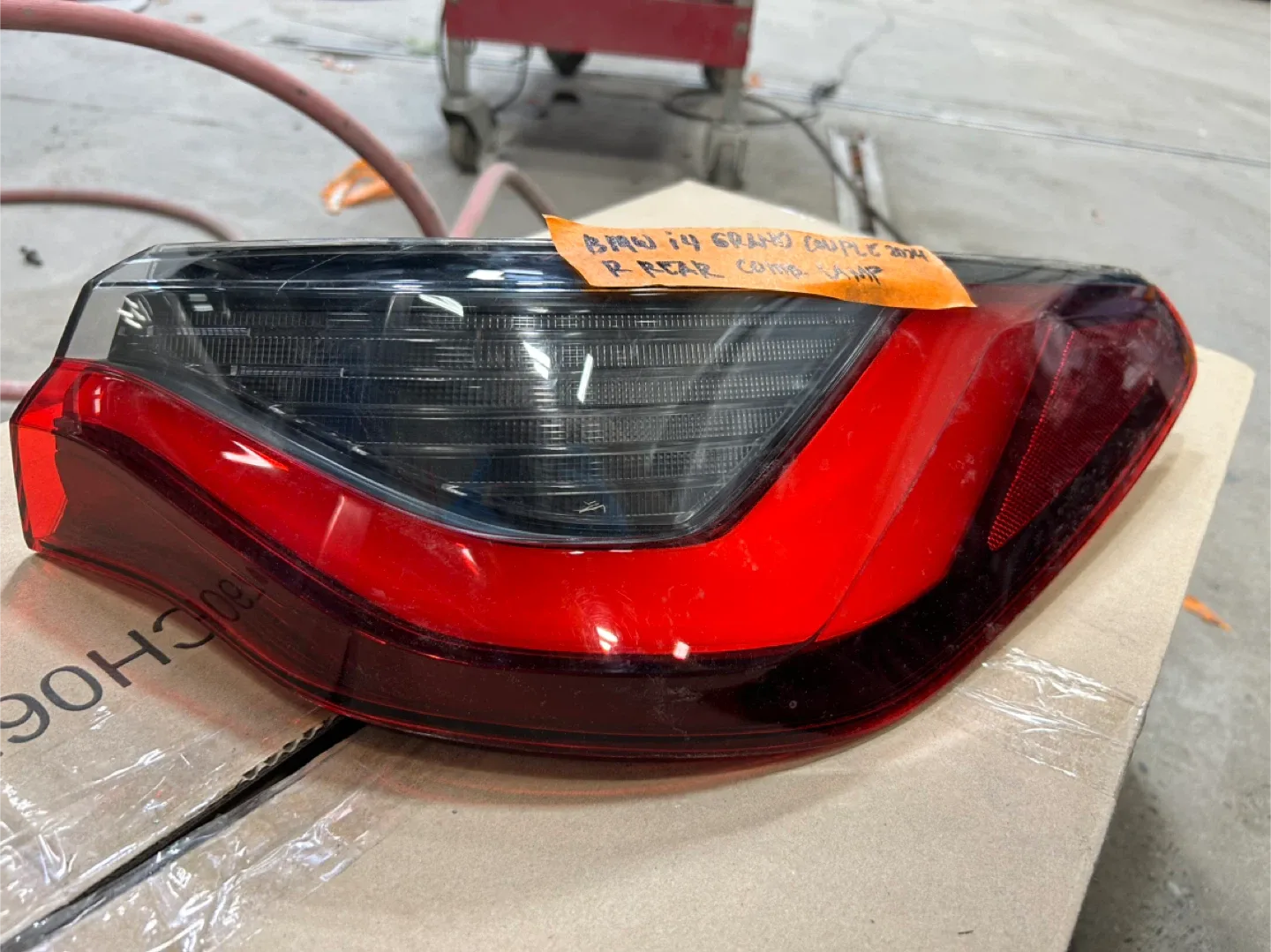 BMW i4 Grand Coupe 2024 Right Rear Lamp image indicator(2)