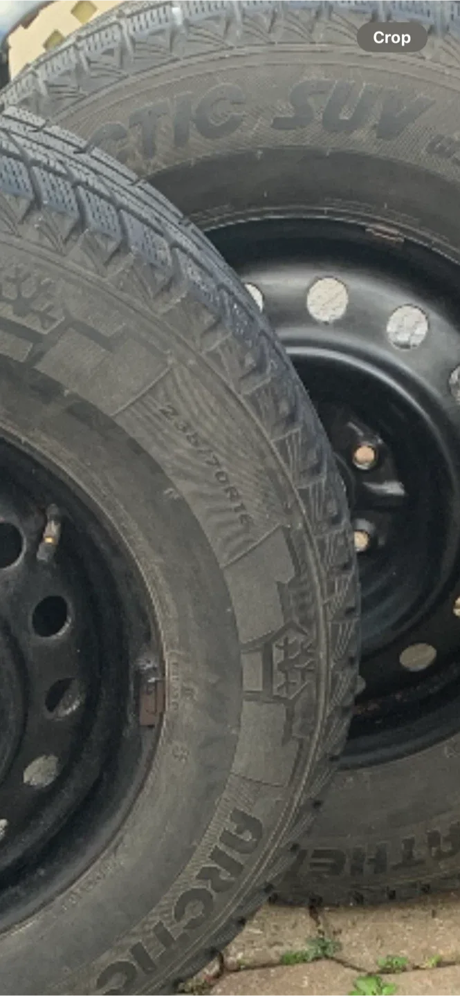 Arctic SUV Winter Tires - 235/70R16 image indicator(4)