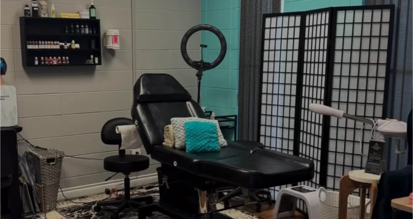 eyelash/facial bed