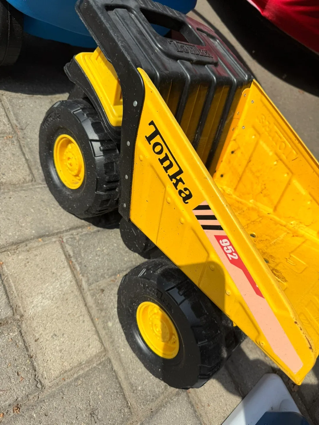 Tonka 952 Dump Truck image indicator(2)