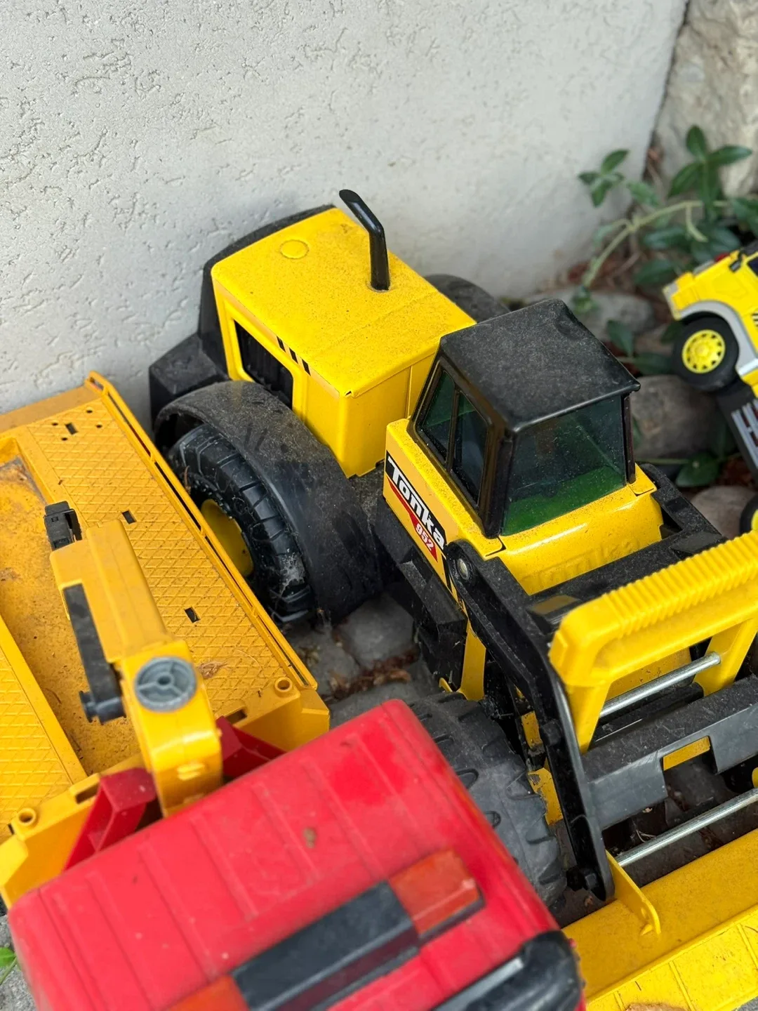 Tonka Trucks - Bulldozer, Tow Truck, Dump Truck thumbnail