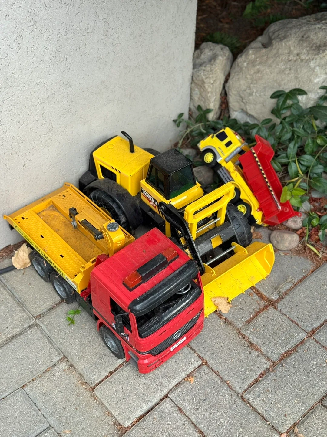 Tonka Trucks - Bulldozer, Tow Truck, Dump Truck image indicator(3)