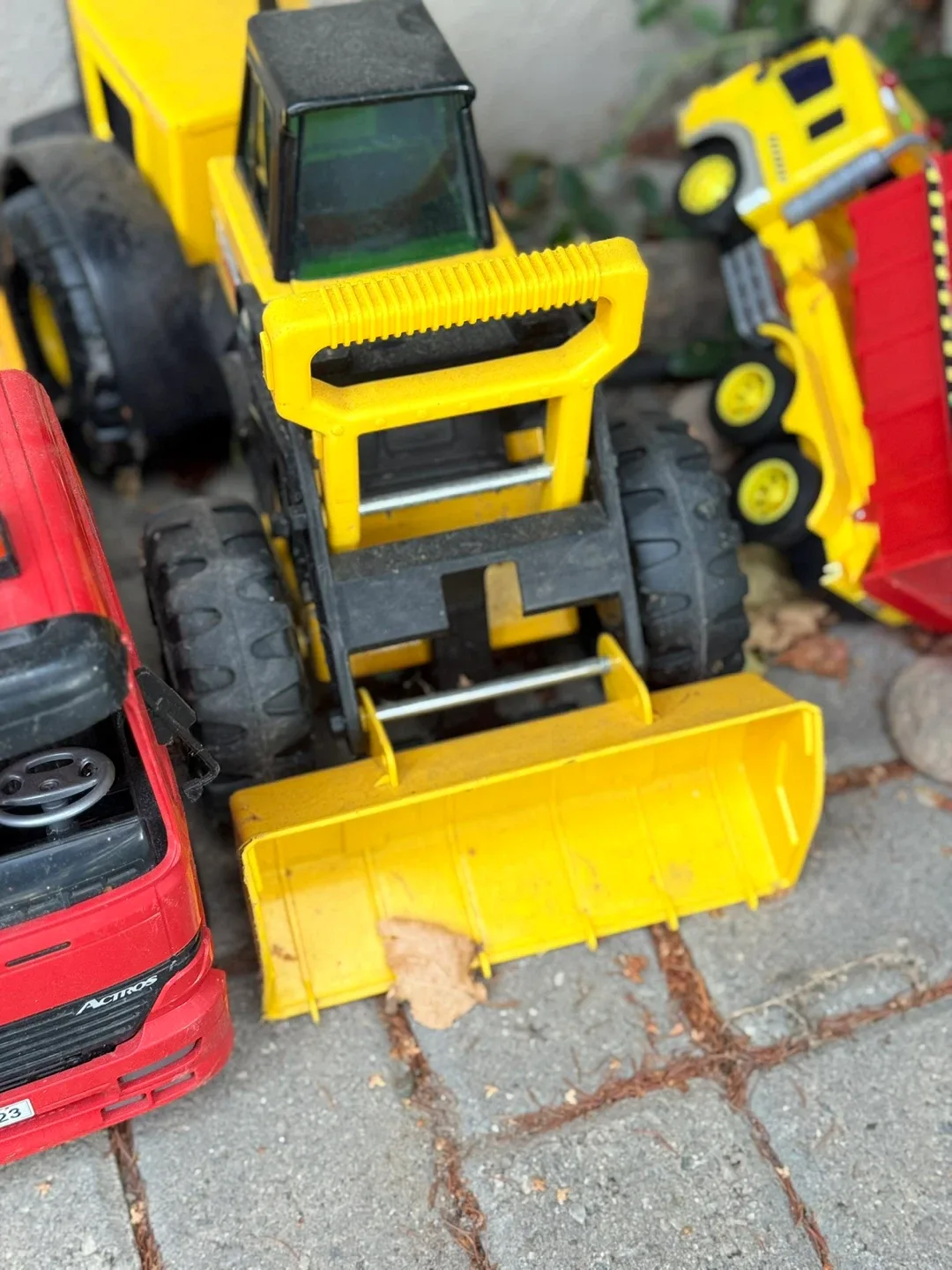 Tonka Trucks - Bulldozer, Tow Truck, Dump Truck image indicator(2)