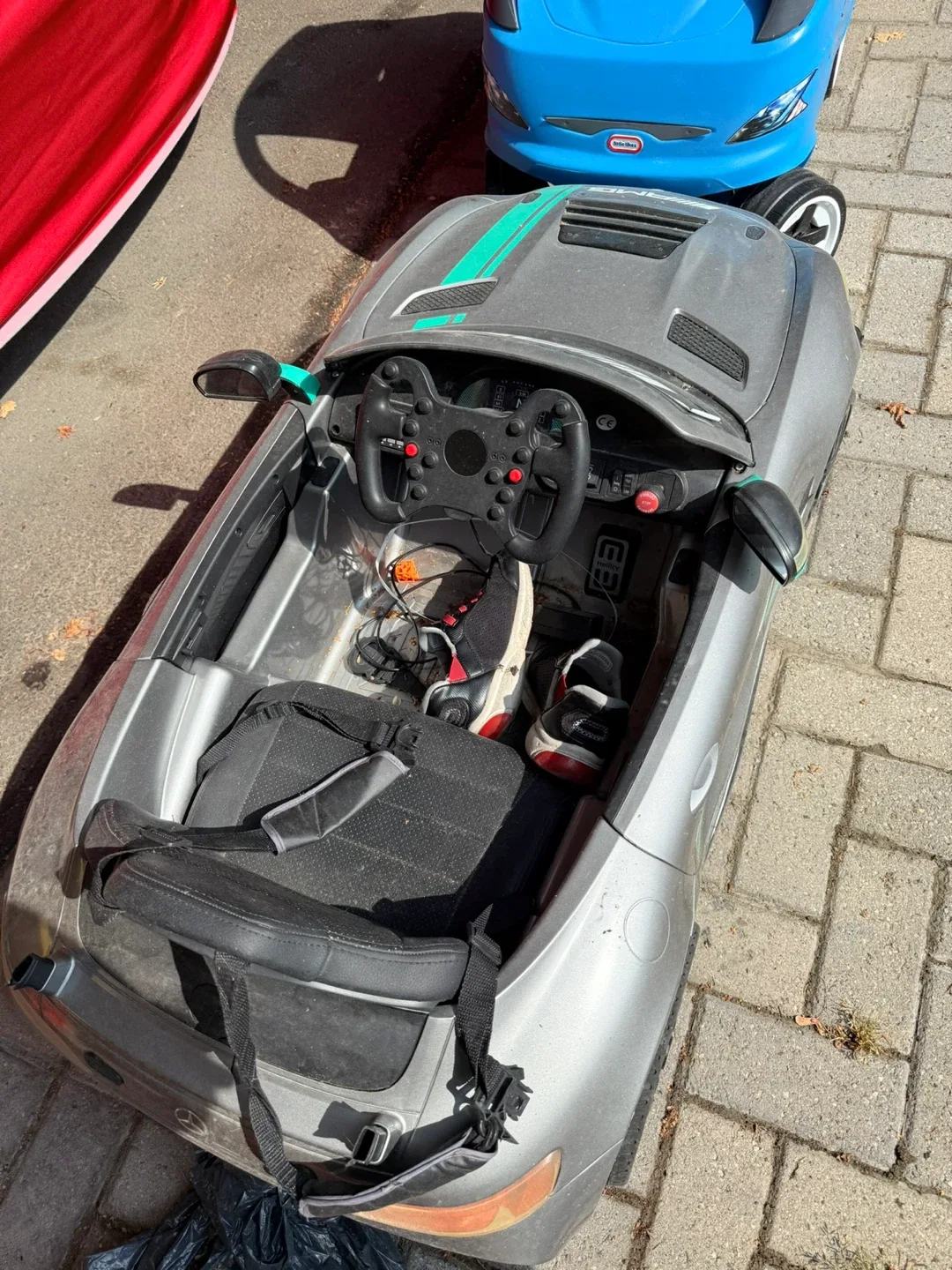 Mercedes-AMG Kids Ride-On Car image indicator(3)