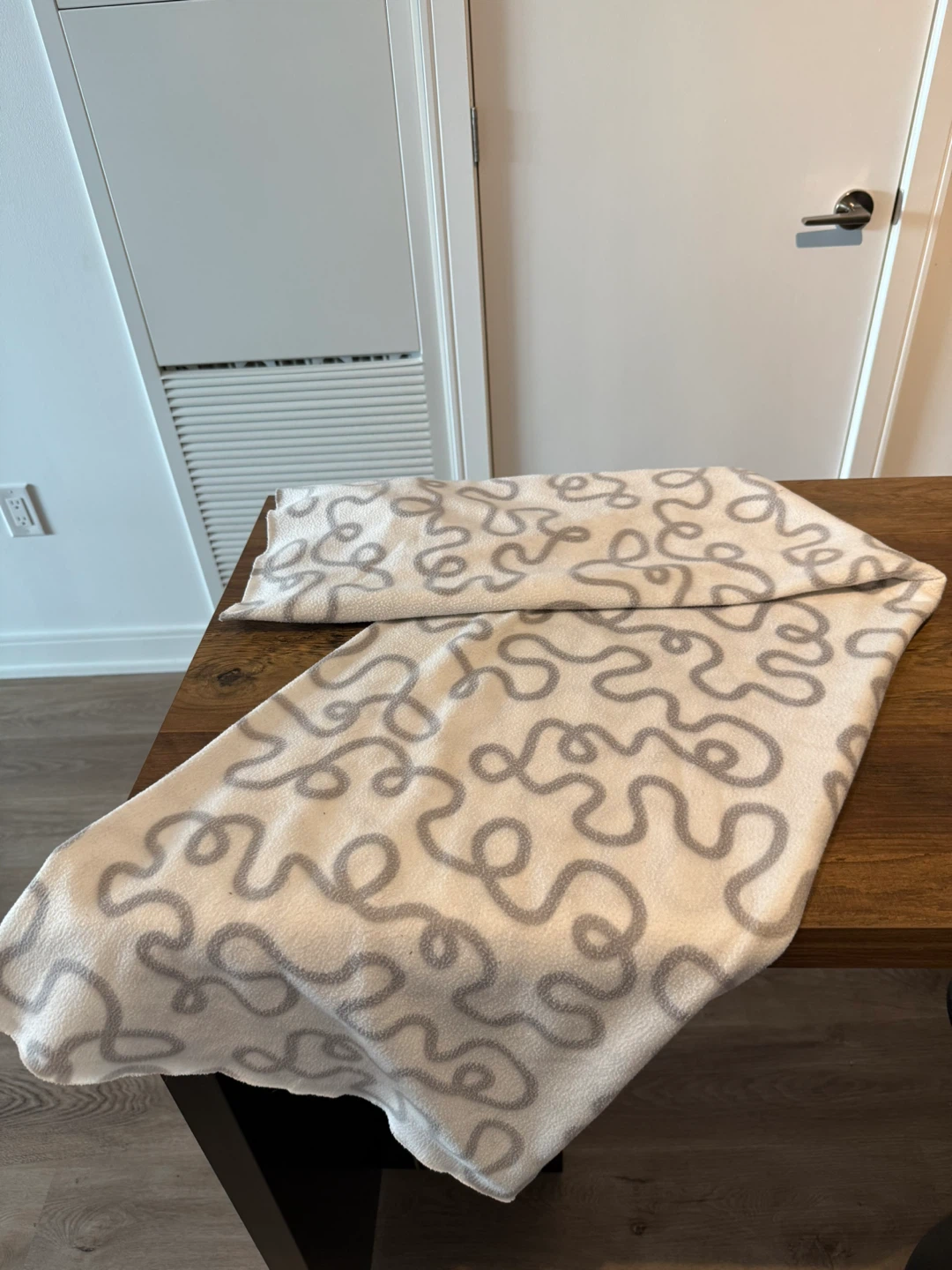 Patterned Fleece Throw Blanket - photo 2