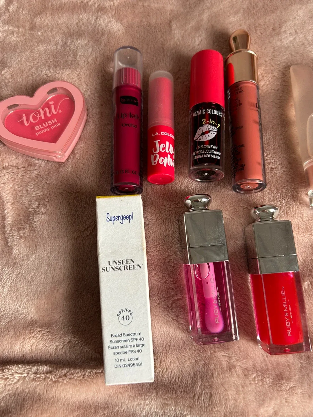 FREE COSMETICS WITH PURCHASE image indicator(2)