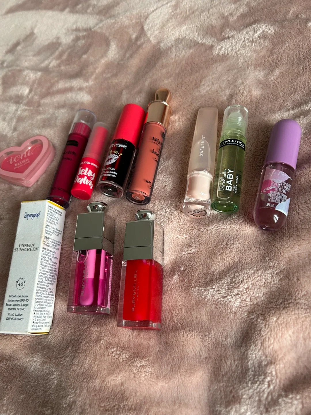 FREE COSMETICS WITH PURCHASE image indicator(3)