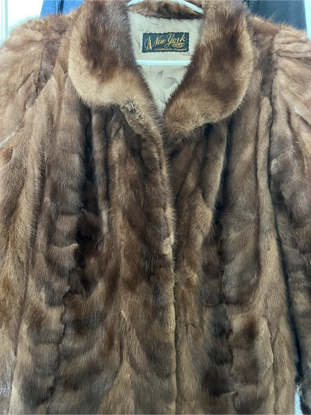 A New York Fur Coat/Very elegant image indicator(3)