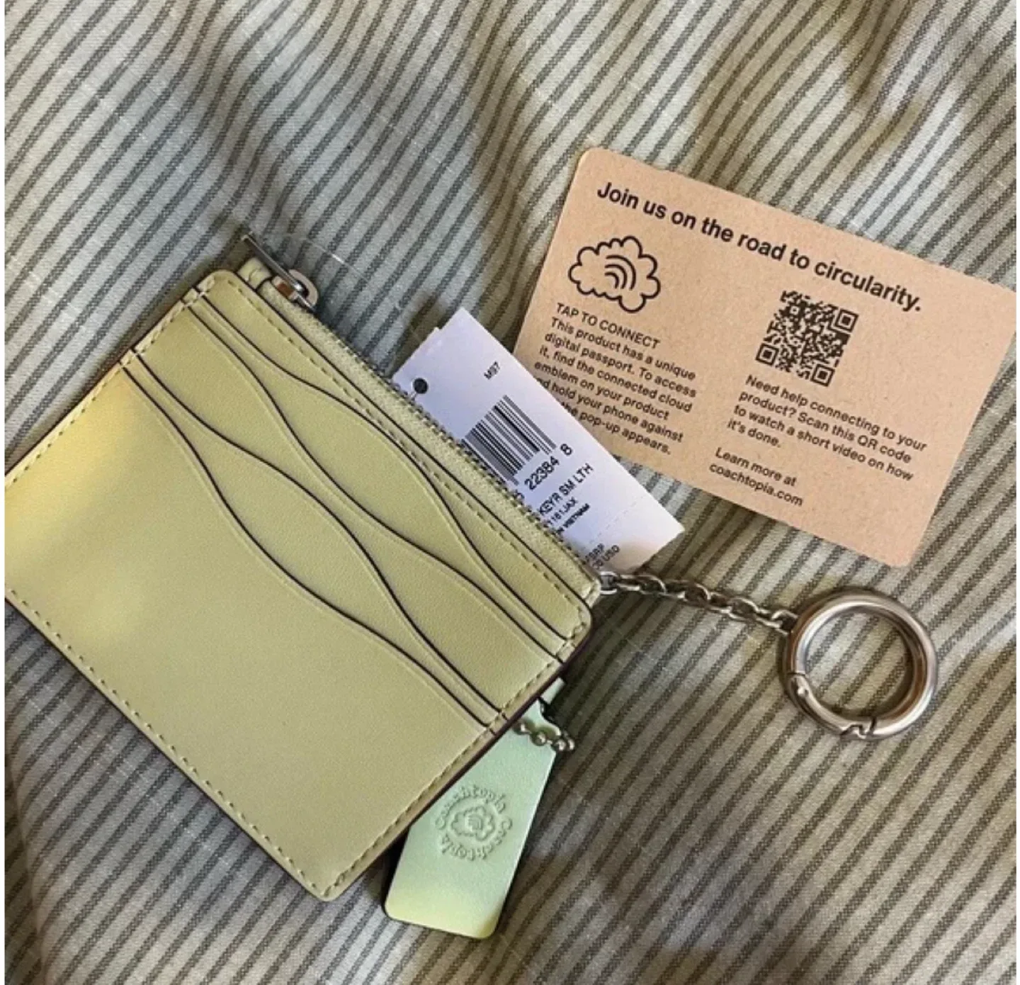 Coach Coachtopia Zip Card Case Keyring Pale Lime image indicator(2)