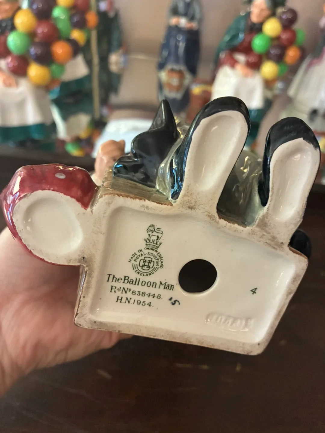 Royal Doulton The Balloon Man HN1954 Figurine image indicator(4)