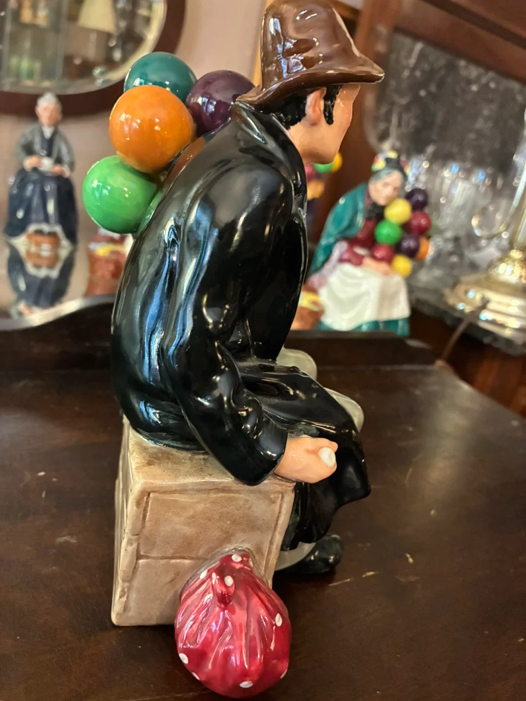 Royal Doulton The Balloon Man HN1954 Figurine image indicator(2)