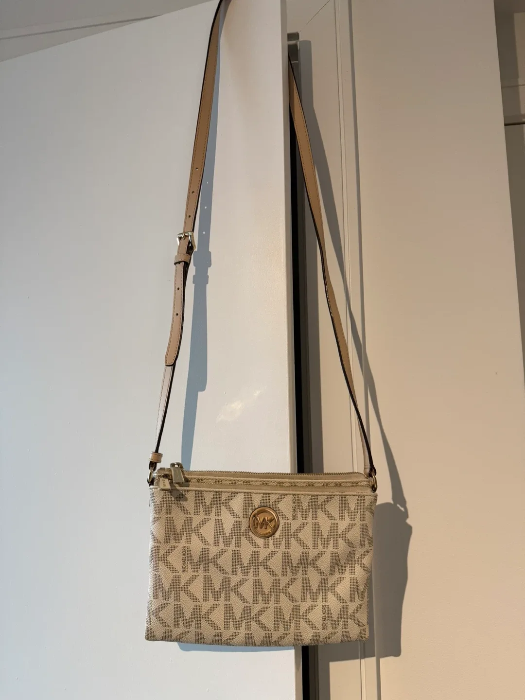 Michael Kors Crossbody Bag thumbnail