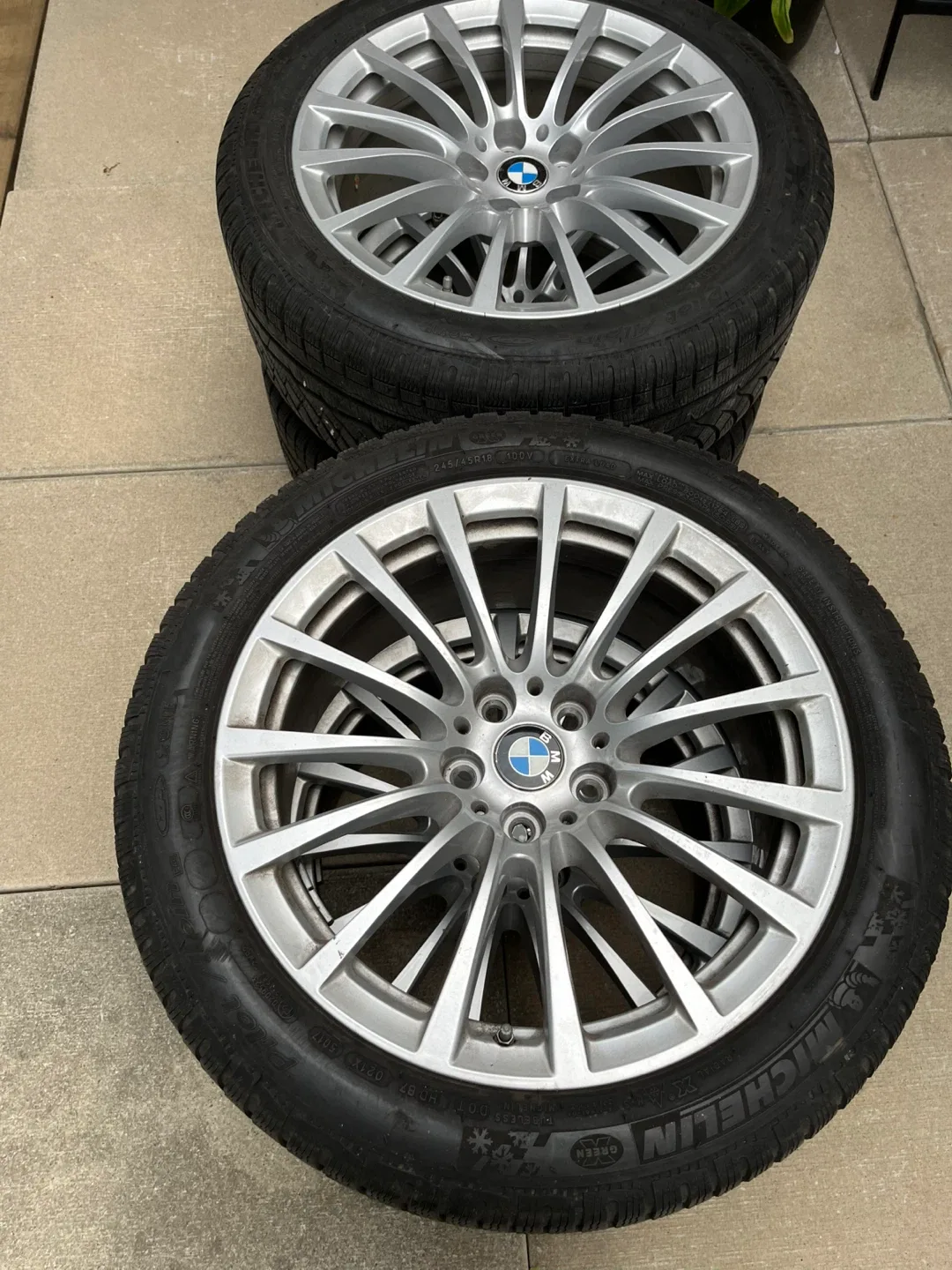 Automotive tires image indicator(2)