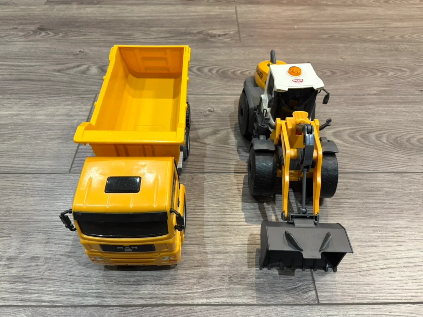Dickie Construction Vehicle Toy Set thumbnail