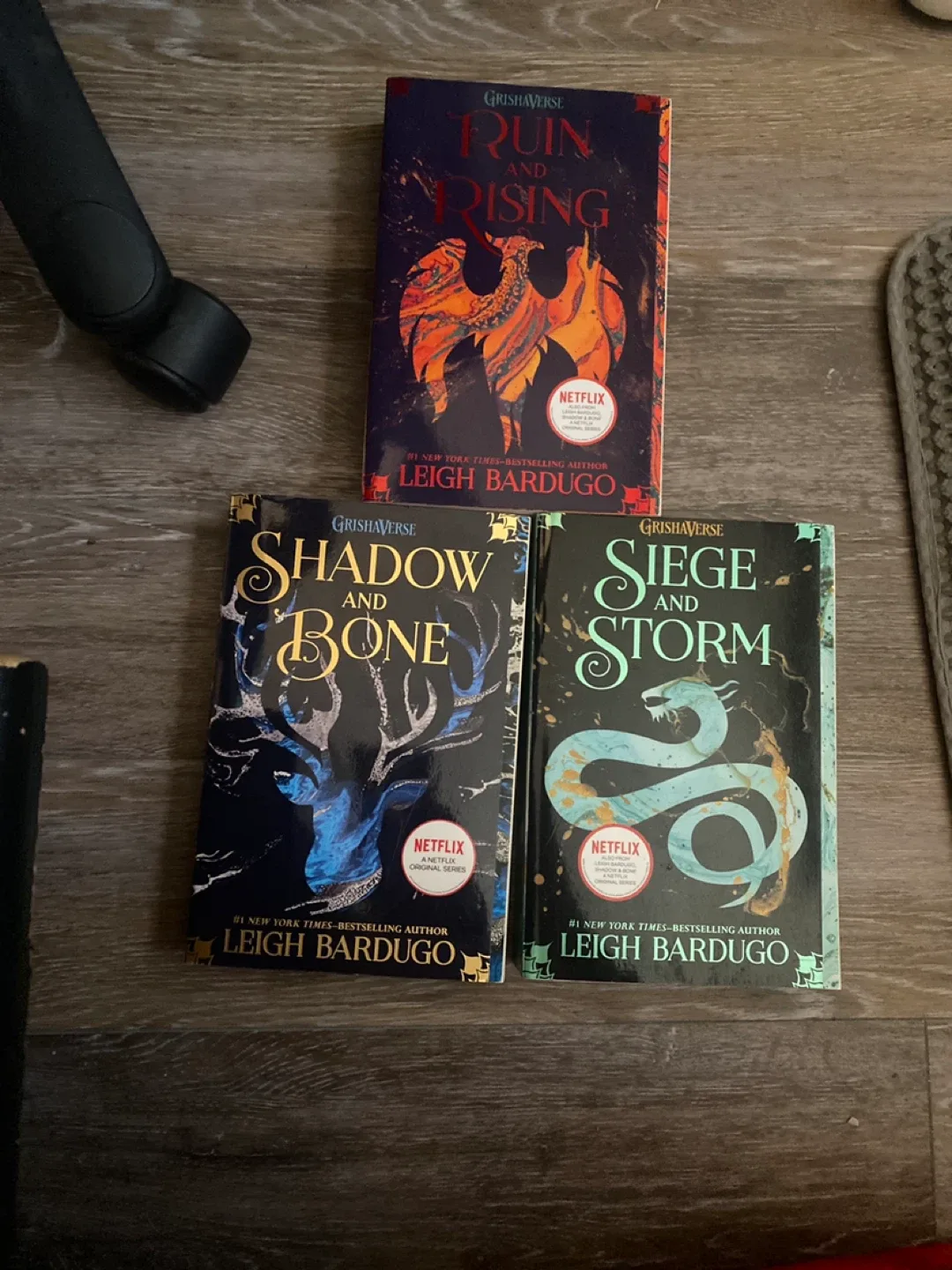 Shadow & Bone book trilogy thumbnail