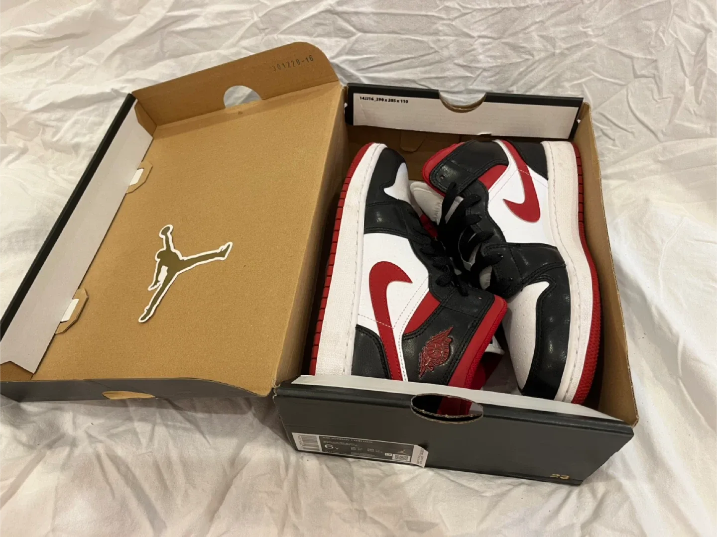 Air Jordan 1 Mid (GS) Youth Size 6Y