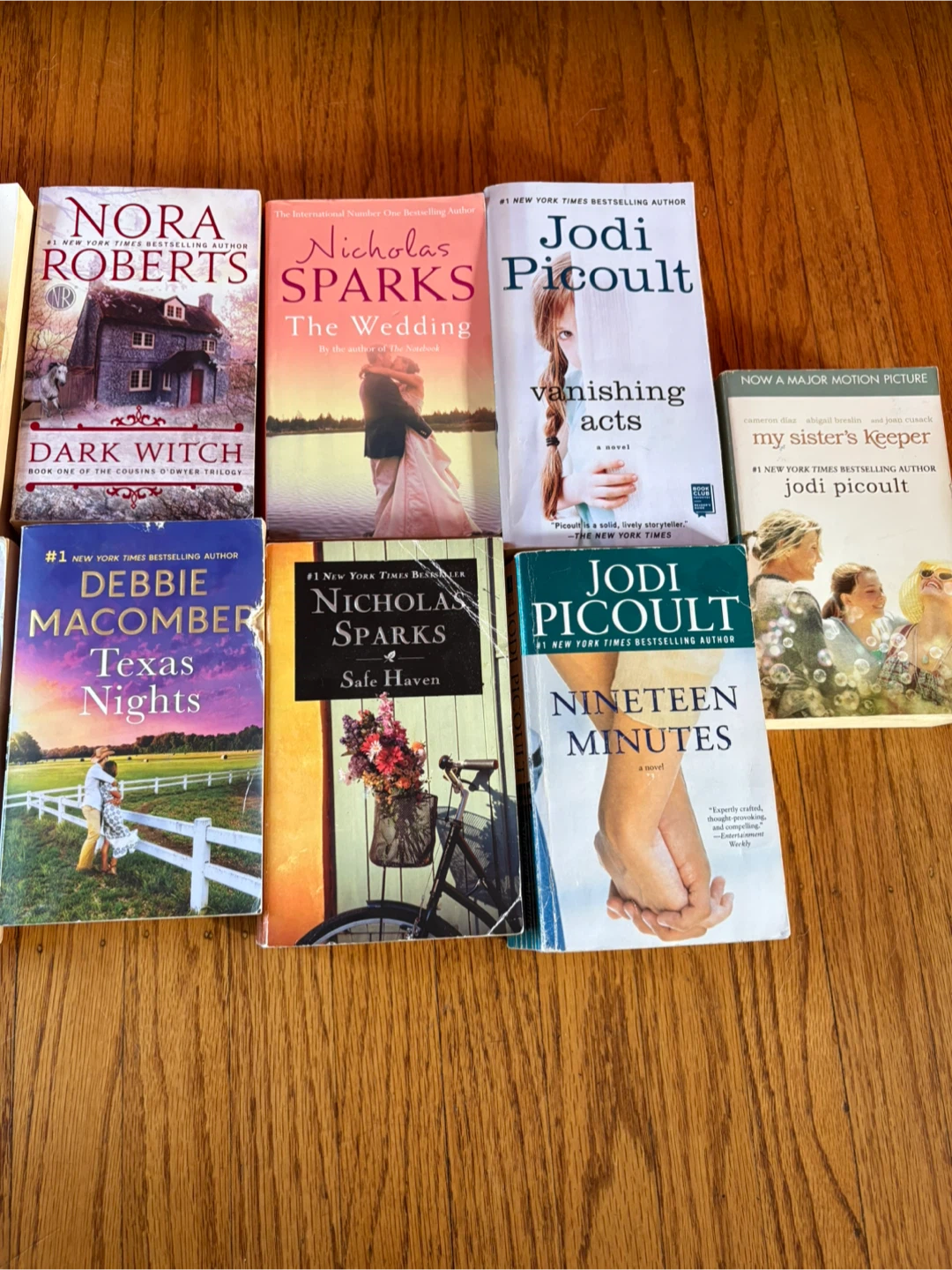 Mixed Lot of Novels: Roberts, Sparks, Picoult, Macomber - photo 3