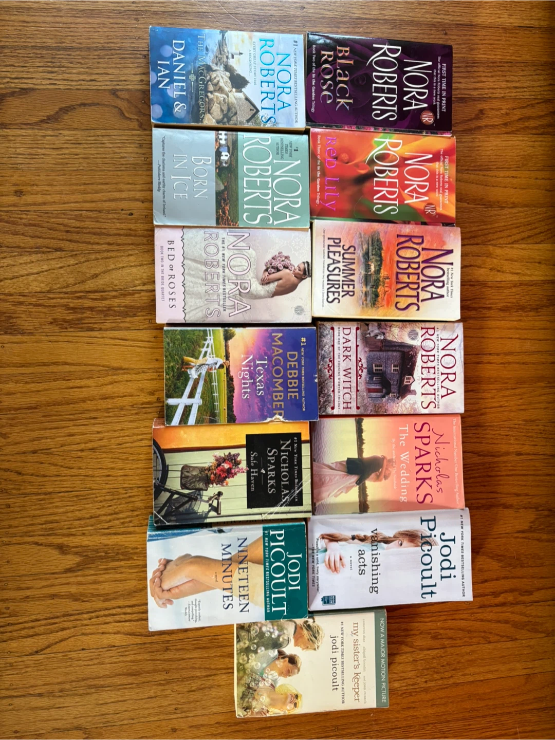 Mixed Lot of Novels: Roberts, Sparks, Picoult, Macomber - photo 4