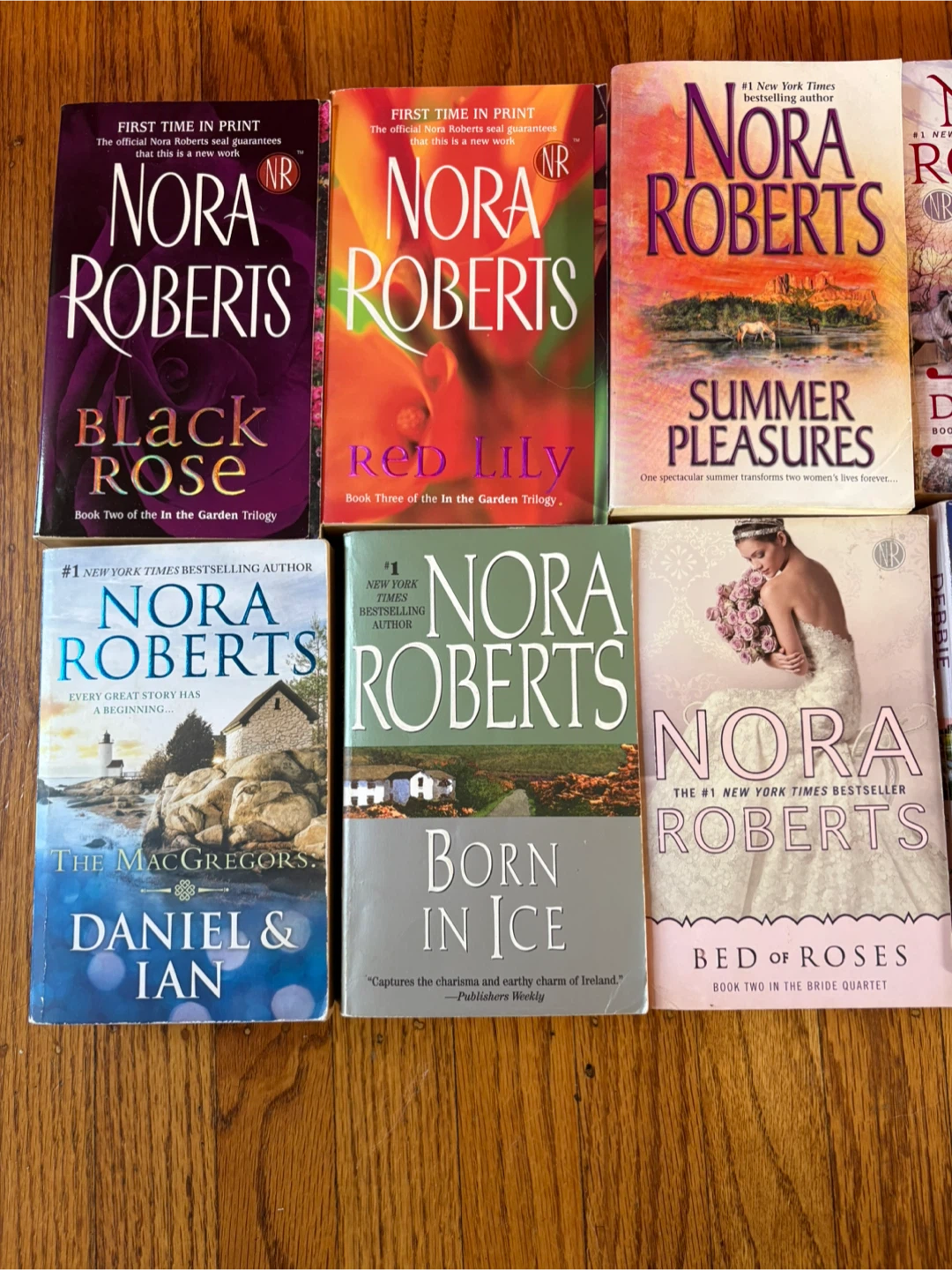 Mixed Lot of Novels: Roberts, Sparks, Picoult, Macomber - photo 2