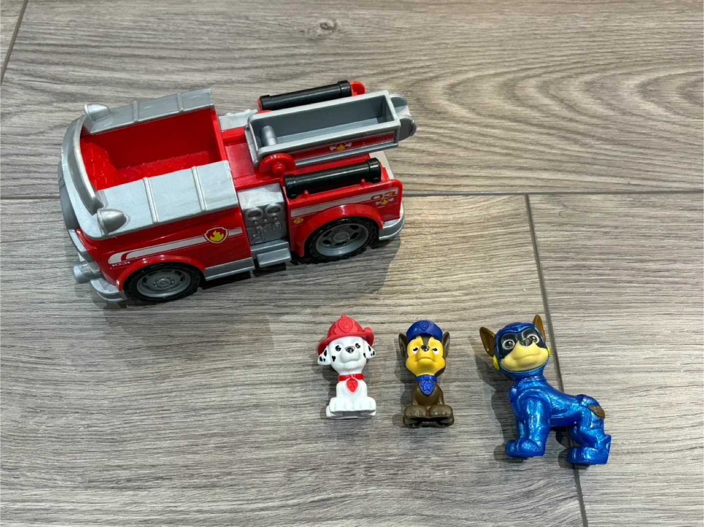 Paw Patrol Marshall's Fire Truck & Figures thumbnail