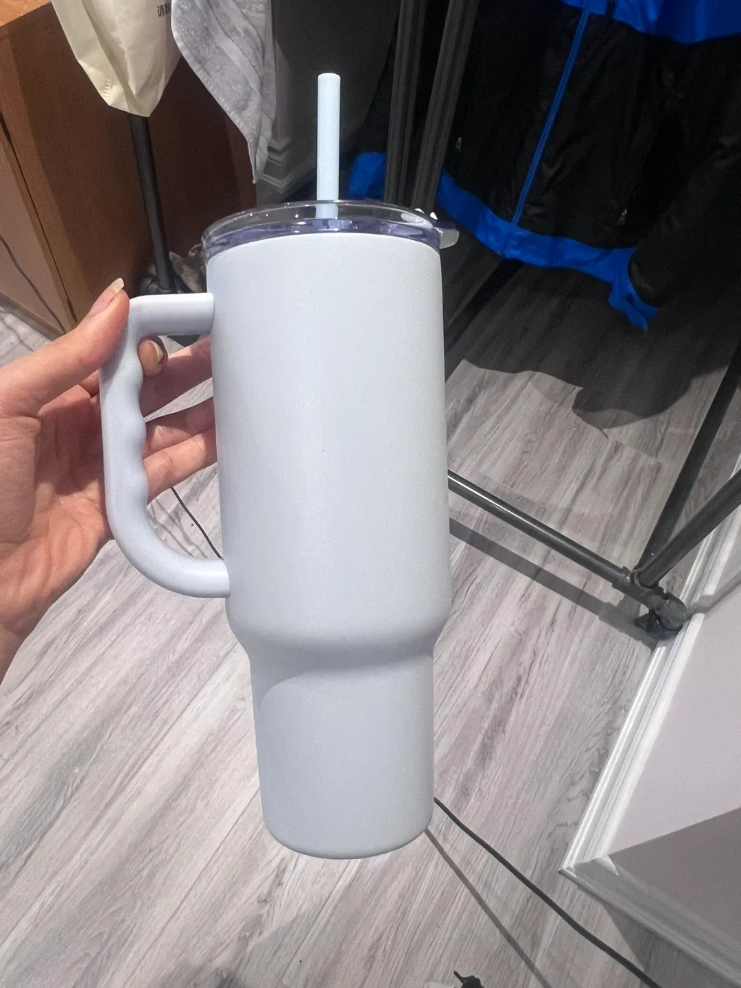 Large Insulated Tumbler with Handle & Straw - Blue image indicator(2)