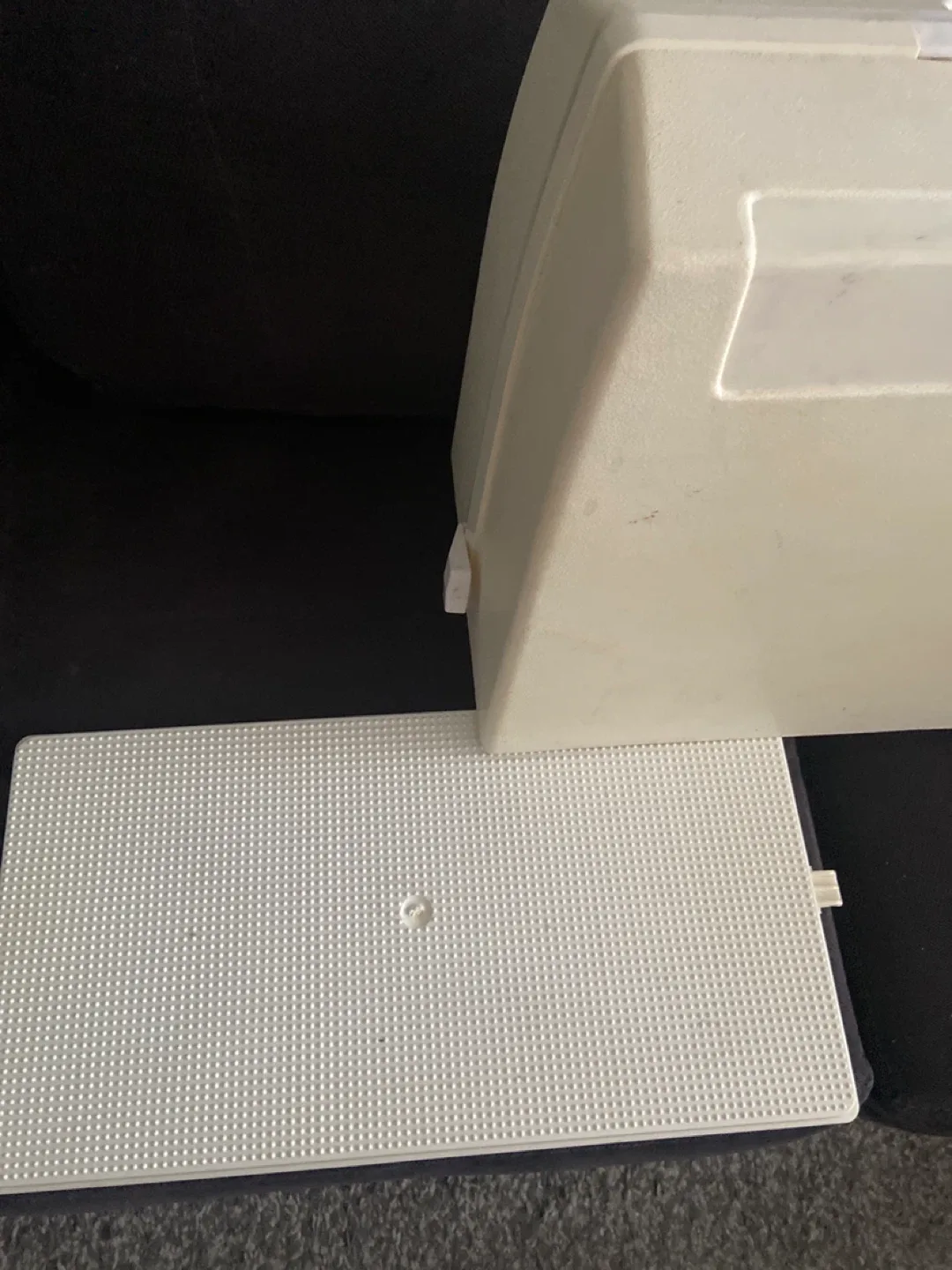 Vintage Knitting Machine Case image indicator(5)