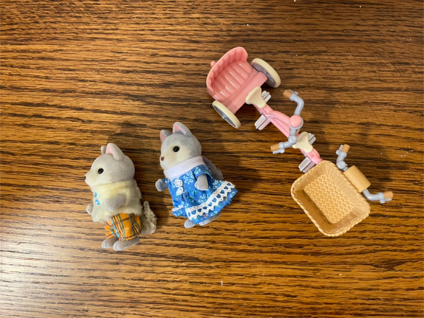 Calico Critters Tandem Cycling Set - Husky Sister & Brother - photo 3