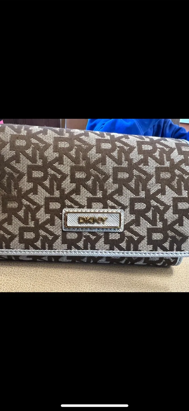 DKNY Wallet/pick up only thumbnail
