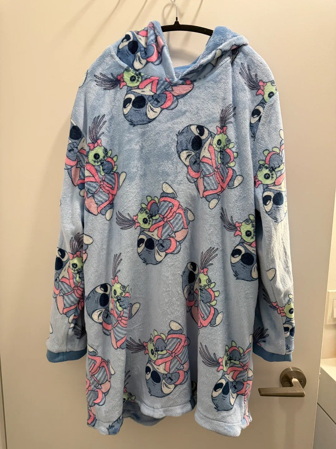 New Disney Stitch Hooded Blanket size XL image indicator(5)