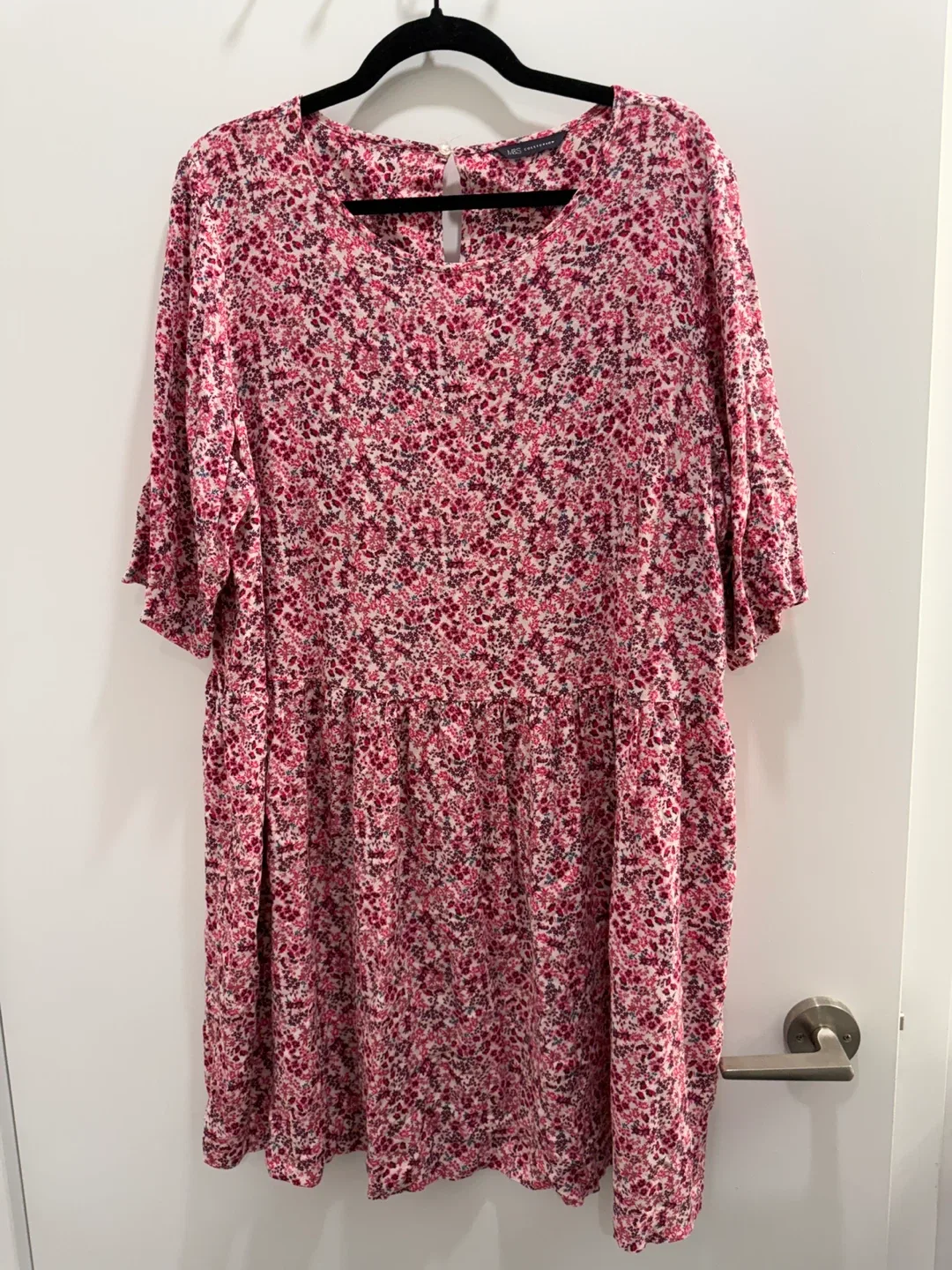 7 Assorted Women's Dresses size XL ( each 5$) image indicator(2)